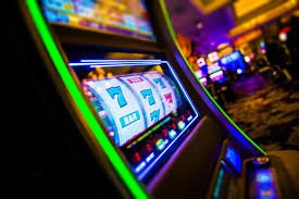 Betting interface on dewatogel 4d AduQ table with pot display and player stacks